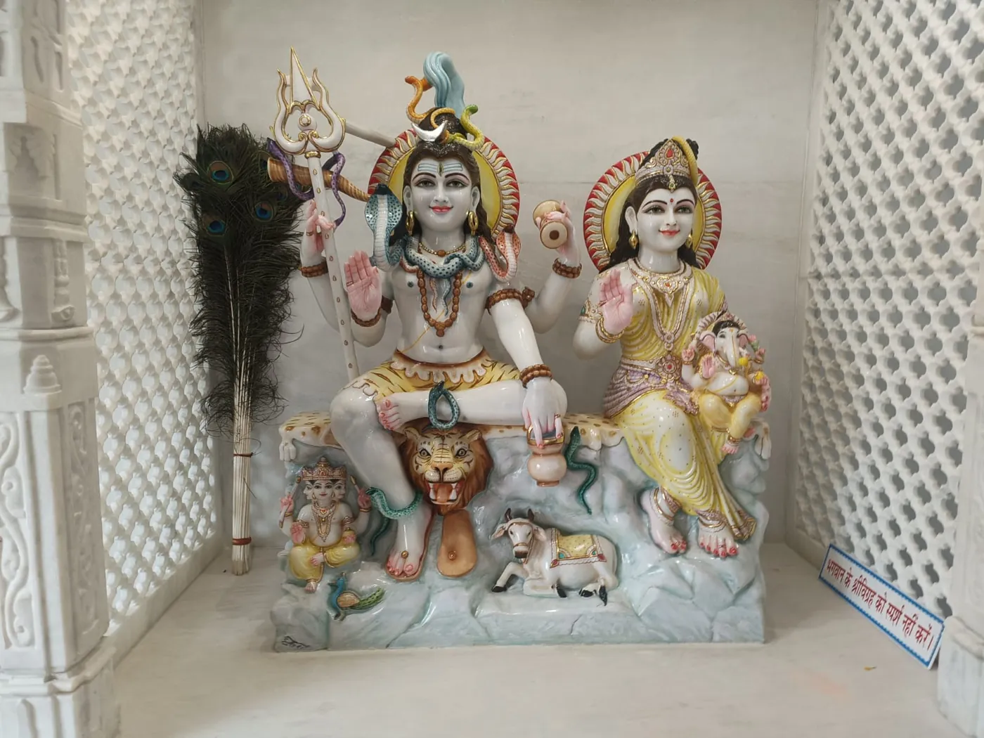 Shiv Parivar marble murti with Shiv, Parvati, Ganesh and Kartikeya