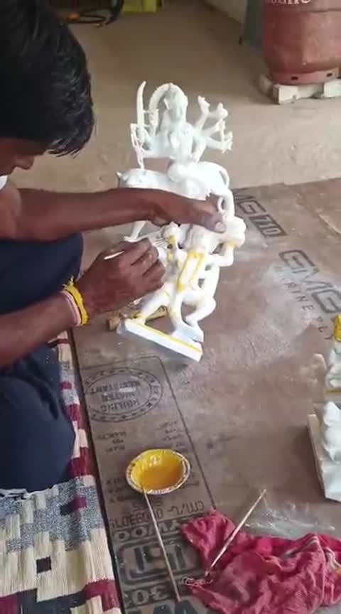 Fine brushwork - Raadhaye Arts