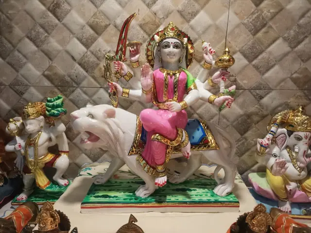Pink shringar, mandir setup