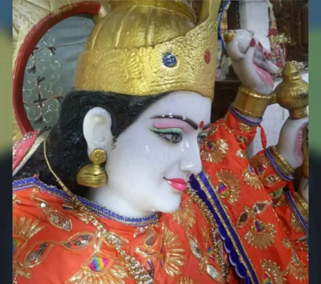Crown & profile finishing - Raadhaye Arts murti painting work