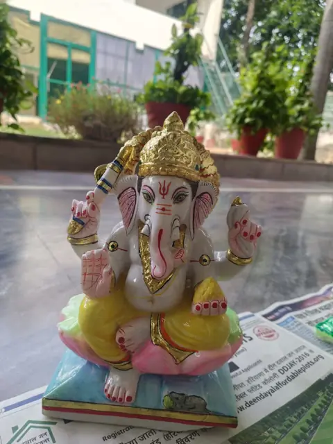 Ganesh Ji, bright finish - Raadhaye Arts murti painting work