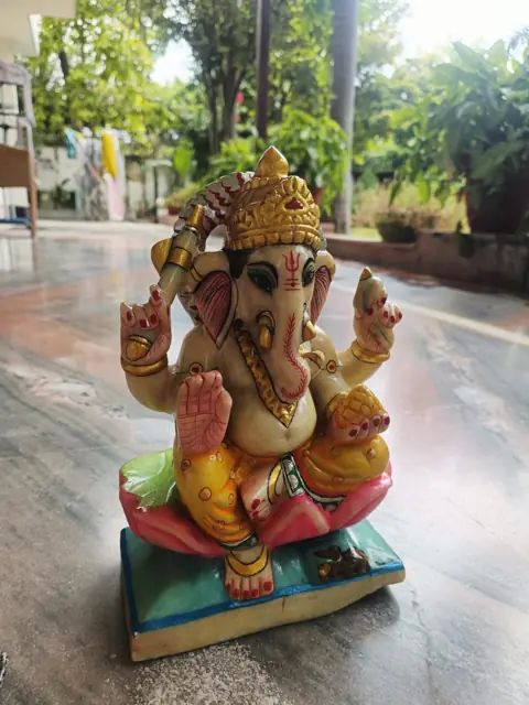Ganesh Ji on lotus - Raadhaye Arts murti painting work