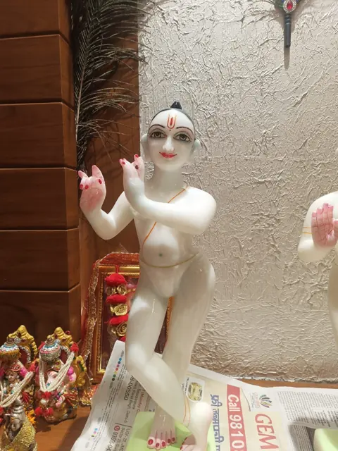 Gaur Nitai murti, pose view - Raadhaye Arts murti painting work