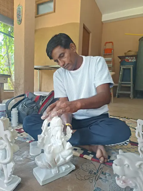 Karigar finishing white marble murtis - Raadhaye Arts murti painting work