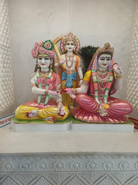 Radha Krishna group murti - Raadhaye Arts murti painting work