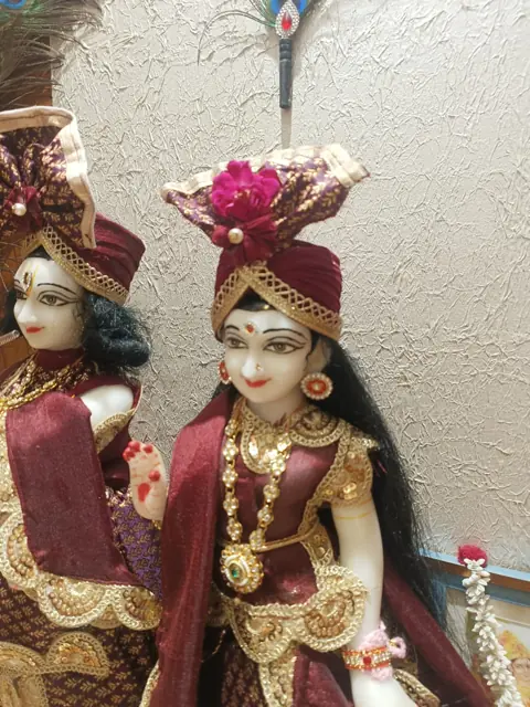 Radha Krishna, maroon poshak - Raadhaye Arts murti painting work
