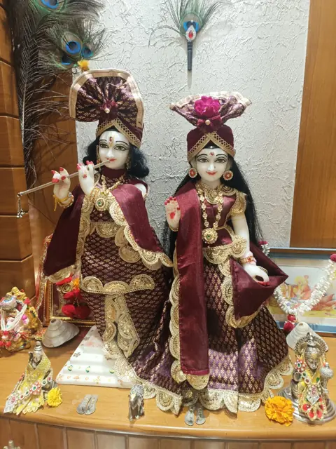 Radha Krishna in poshak - Raadhaye Arts murti painting work